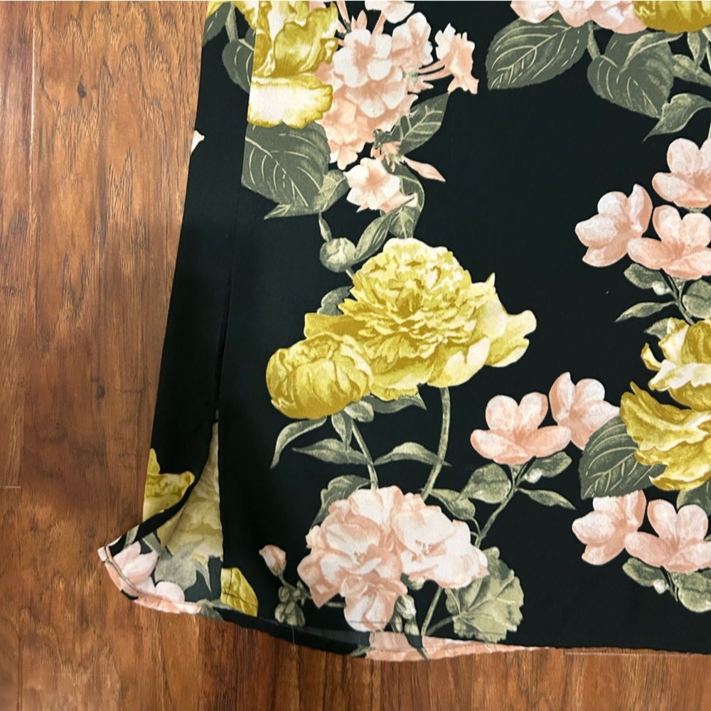 Floral Print Midi Dress With Long Sleeves Giant Flowers Floral Print - Picture 4 of 9